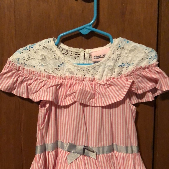 PRE-OWNED BABY GIRLS DRESS SIZE 24 MONTHS OLD. NO STAINS, HOLES, RIPS ON IT. - Picture 2 of 3